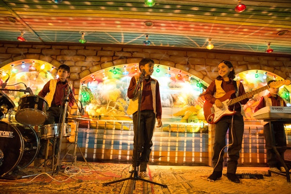 Ein Lied für Nour (Blu-ray) – Bild 6– JETZT KAUFEN BEI GLACIER GAMES .at