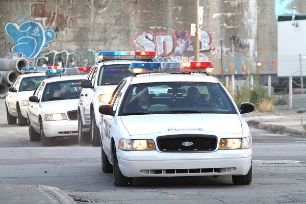 19-2 - Staffel 1 (3 DVDs) – Bild 3– JETZT KAUFEN BEI GLACIER GAMES .at