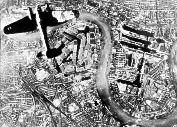 Luftangriffe des Zweiten Weltkrieges (4 DVDs) – Bild 3– JETZT KAUFEN BEI GLACIER GAMES .at