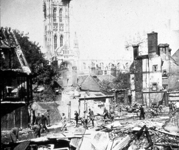 Luftangriffe des Zweiten Weltkrieges (4 DVDs) – Bild 5– JETZT KAUFEN BEI GLACIER GAMES .at