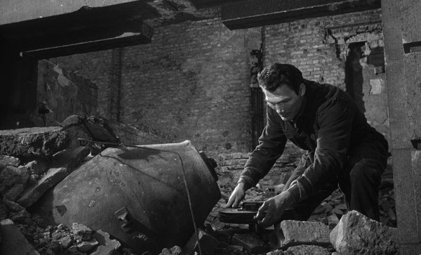 Vor uns die Hölle (Ten Seconds to Hell) (Blu-ray) – Bild 5– JETZT KAUFEN BEI GLACIER GAMES .at