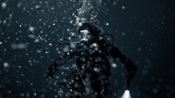 Breaking Surface - Tödliche Tiefe (DVD) – Bild 3– JETZT KAUFEN BEI GLACIER GAMES .at