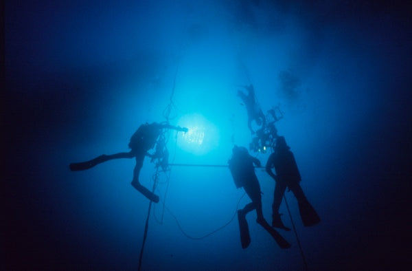 Im Rausch der Tiefe (Limitiertes Steelbook, 2 4K-UHD+2 Blu-rays) – Bild 3– JETZT KAUFEN BEI GLACIER GAMES .at