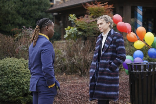 Legacies: Die komplette 3. Staffel (DVD) – Bild 2– JETZT KAUFEN BEI GLACIER GAMES .at