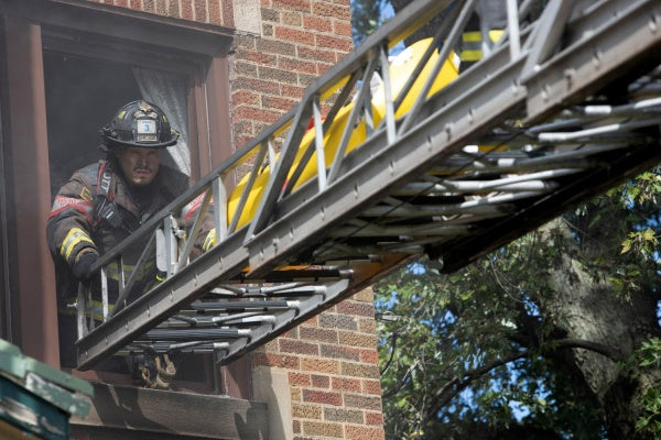 Chicago Fire: Staffel 8 (DVD) – Bild 2– JETZT KAUFEN BEI GLACIER GAMES .at