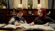 Resident Alien: Staffel 2 (DVD) – Bild 2– JETZT KAUFEN BEI GLACIER GAMES .at