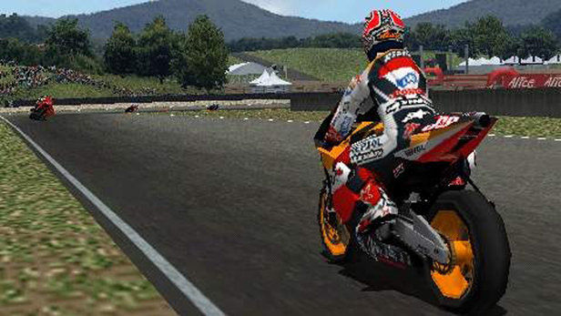 MotoGP [Platinum] (PSP) - Komplett mit OVP (PlayStation) – Bild 6– JETZT KAUFEN BEI GLACIER GAMES .at